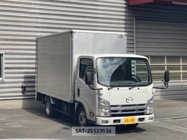Mazda TITAN 2013-06 1082419-17