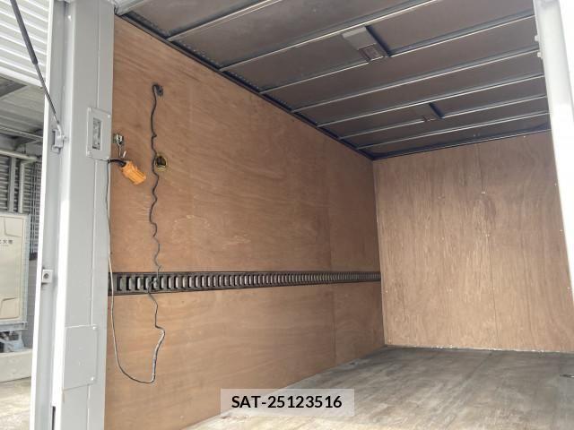 Mazda TITAN 2013-06 1082419-21