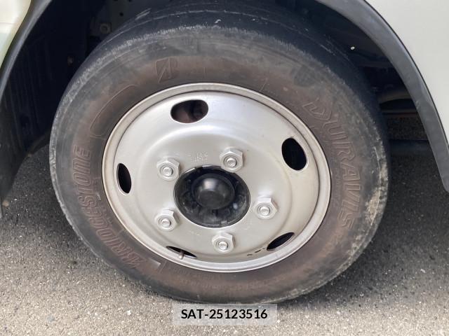 Mazda TITAN 2013-06 1082419-24