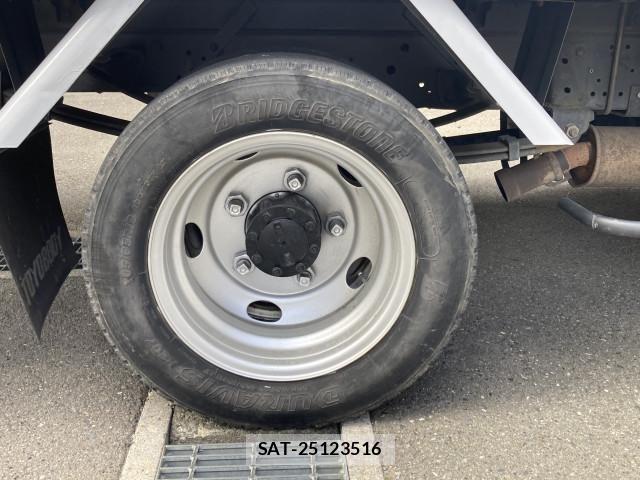 Mazda TITAN 2013-06 1082419-25