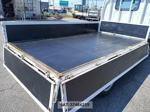Mazda TITAN 2018-06 443658-6