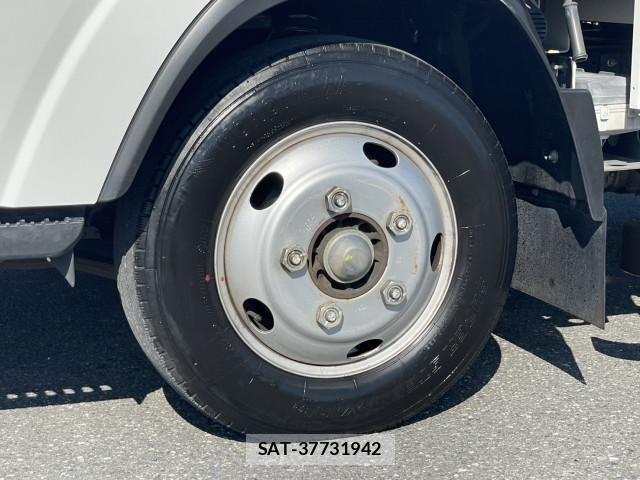 Mazda TITAN 2019-01 817104-8