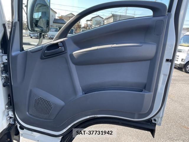 Mazda TITAN 2019-01 817104-12