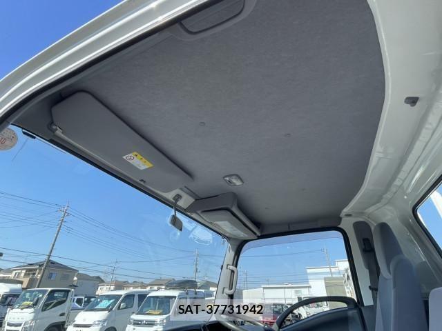 Mazda TITAN 2019-01 817104-16