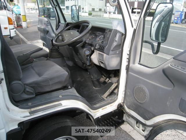 Mazda TITAN 2013-03 1664776-9