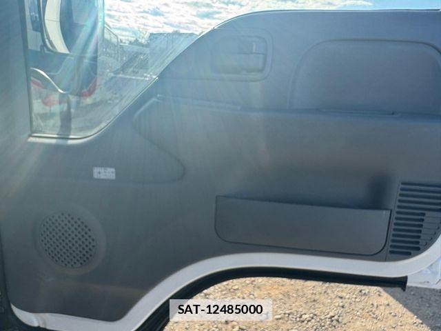 Mazda TITAN 2015-06 1718399-15