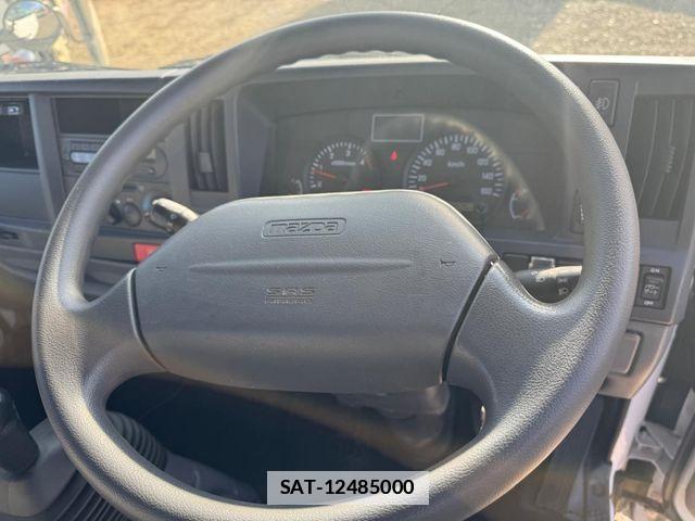 Mazda TITAN 2015-06 1718399-8
