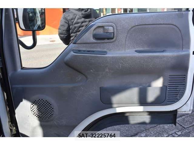 Mazda TITAN 2013-07 2300272-8