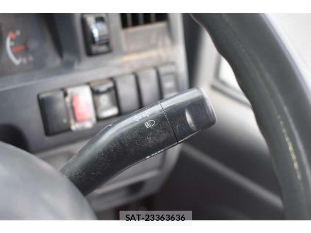 Mazda TITAN 2015-03 2317504-15