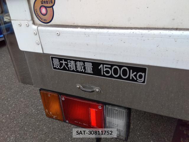 Mazda TITAN 2019-06 5881033-4