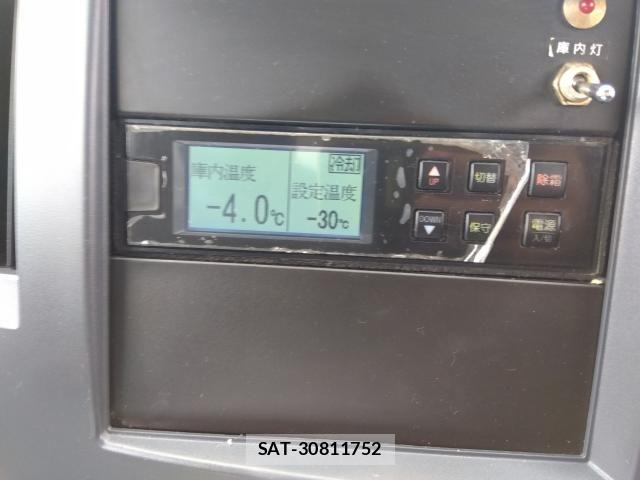 Mazda TITAN 2019-06 5881033-8