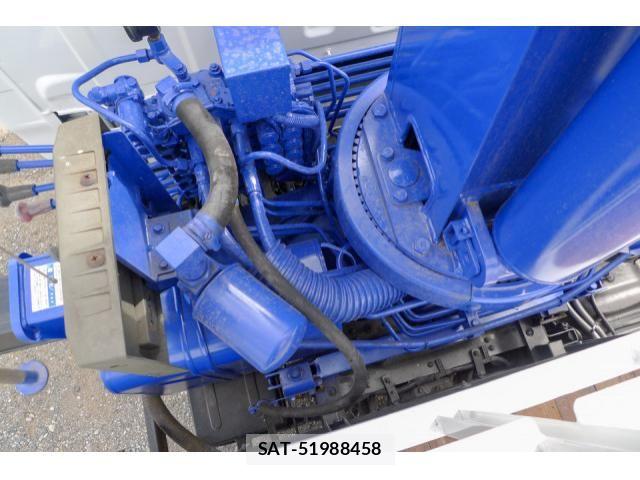 Mazda TITAN 2015-01 5881041-17