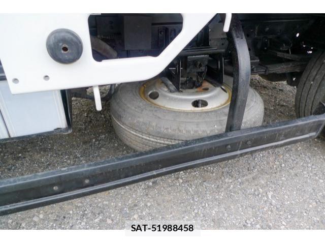 Mazda TITAN 2015-01 5881041-21