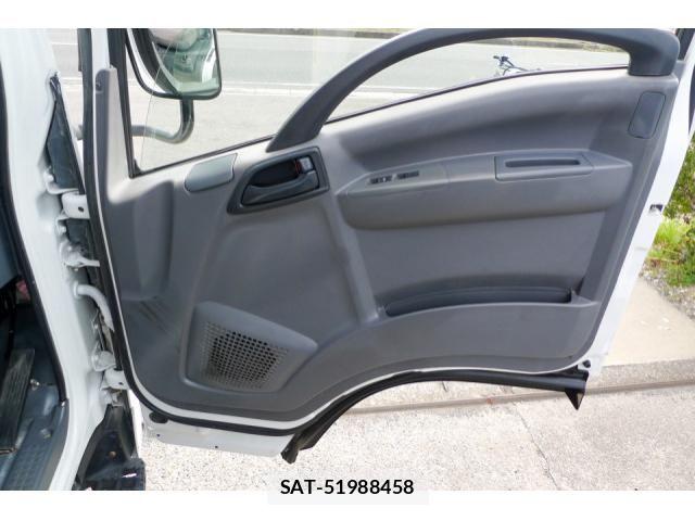 Mazda TITAN 2015-01 5881041-27
