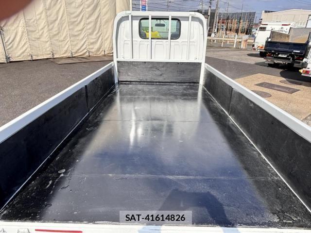 Mazda TITAN 2015-06 5881048-9