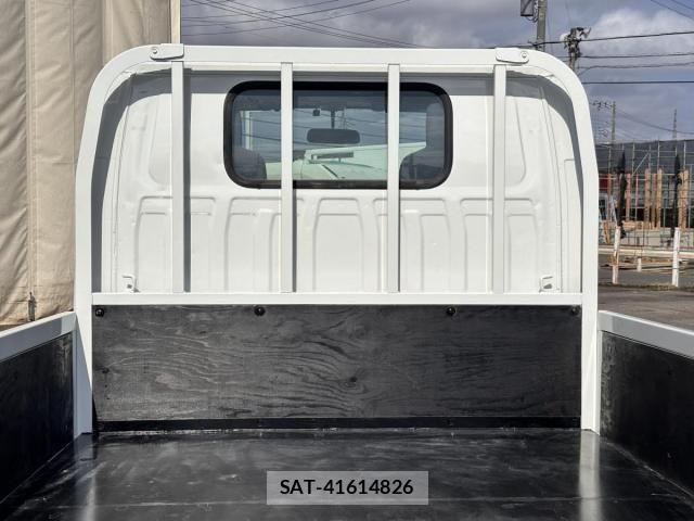 Mazda TITAN 2015-06 5881048-12