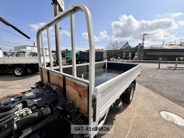 Mazda TITAN 2015-06 5881048-13