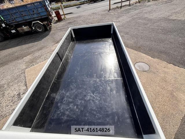 Mazda TITAN 2015-06 5881048-15