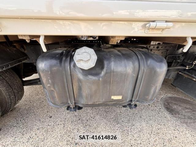 Mazda TITAN 2015-06 5881048-24