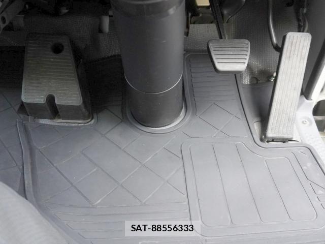 Mazda TITAN 2012-04 6021302-19