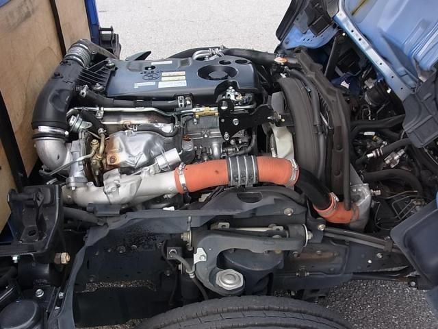 Mazda TITAN 2015-07 6597152-12