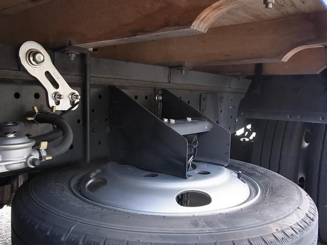 Mazda TITAN 2015-07 6597152-8