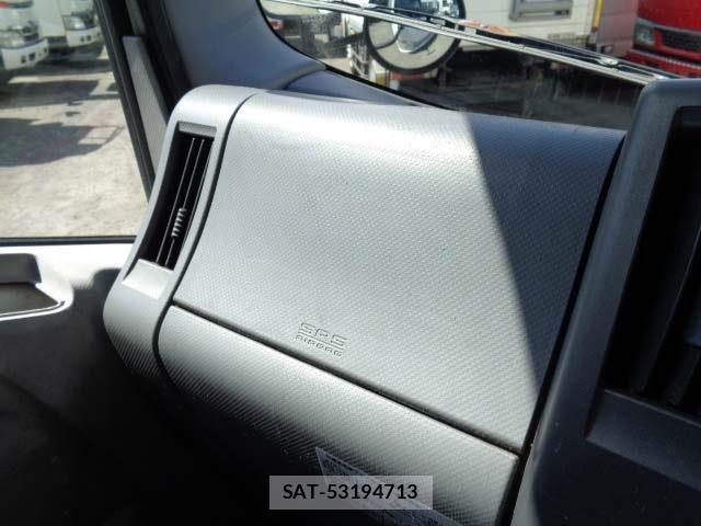 Mazda TITAN 2012-03 6717559-6