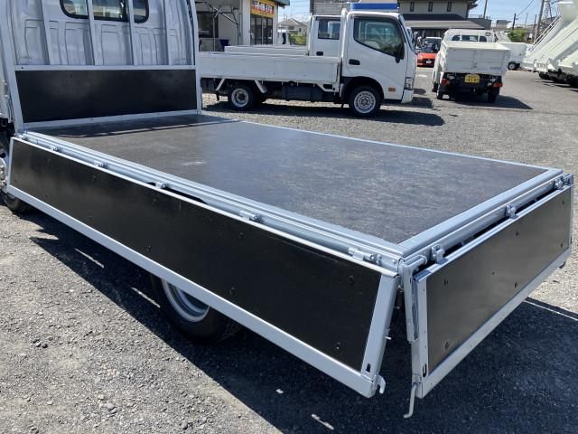 Mazda TITAN 2020-02 6734154-17