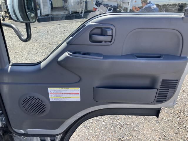 Mazda TITAN 2020-02 6734154-22