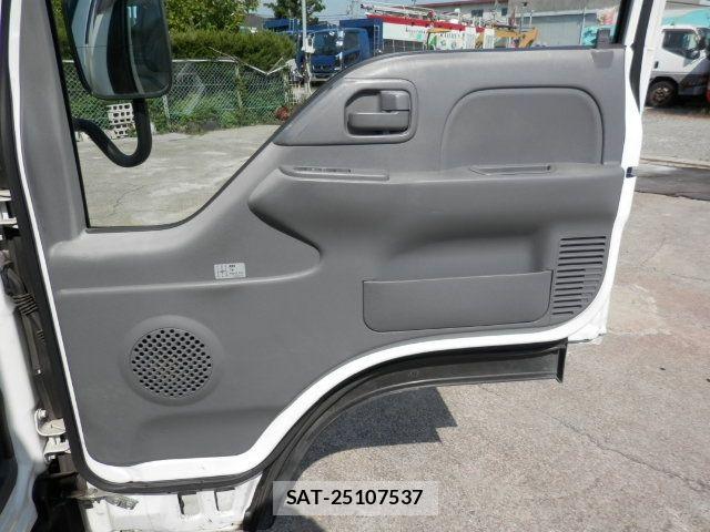 Mazda TITAN 2018-06 6914554-24