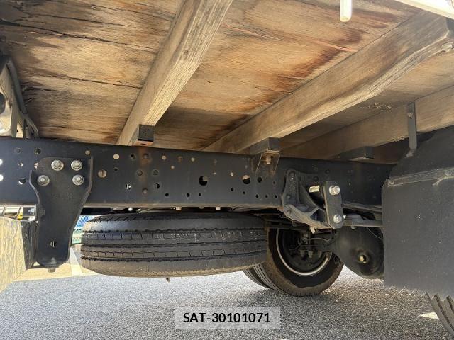 Mazda TITAN 2017-07 7272669-9
