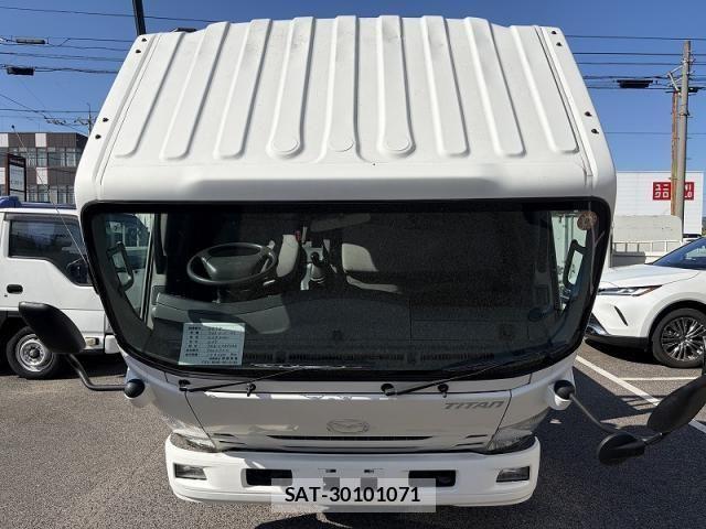 Mazda TITAN 2017-07 7272669-12