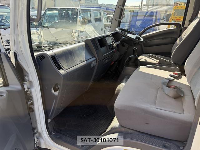 Mazda TITAN 2017-07 7272669-15