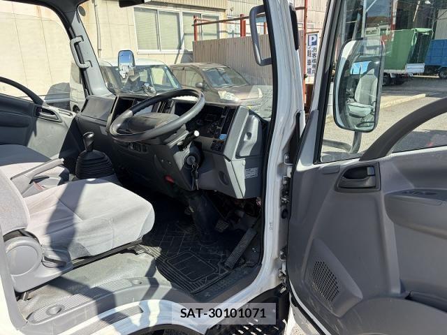 Mazda TITAN 2017-07 7272669-18