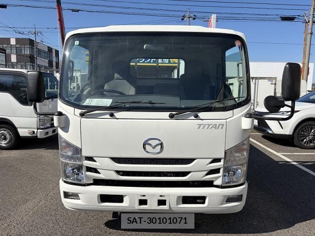 Mazda TITAN 2017-07 7272669-2