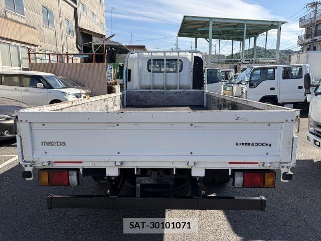 Mazda TITAN 2017-07 7272669-5