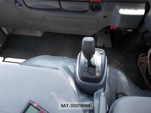 Mazda TITAN 2018-10 7458431-4