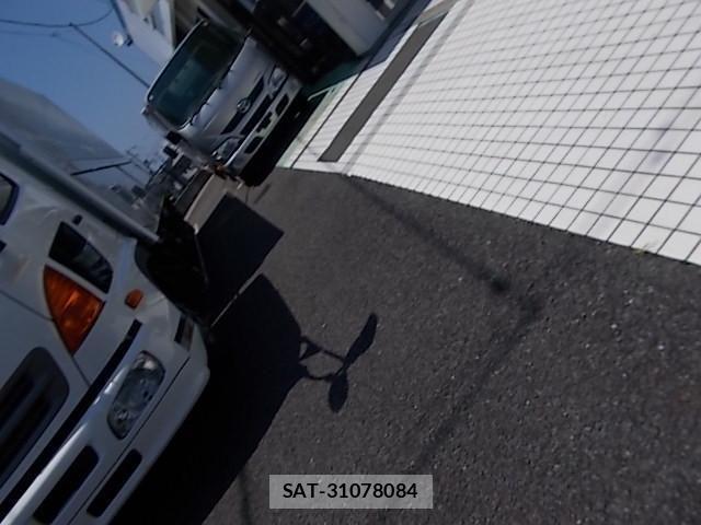 Mazda TITAN 2018-10 7458431-8