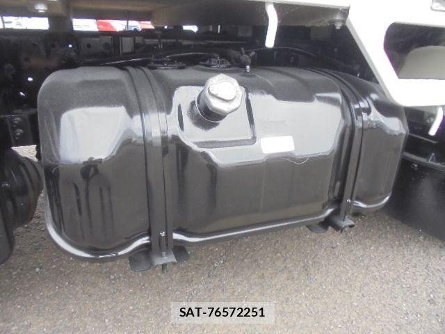 Mazda TITAN 2018-03 7620823-24