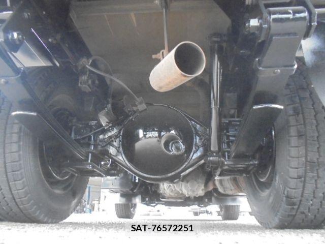 Mazda TITAN 2018-03 7620823-25