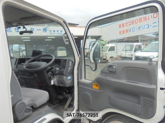 Mazda TITAN 2018-03 7620823-8