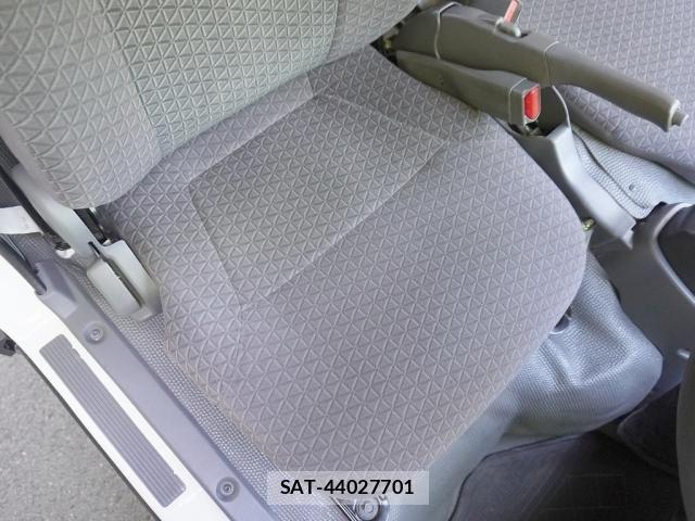 Mazda TITAN 2020-03 7620824-25