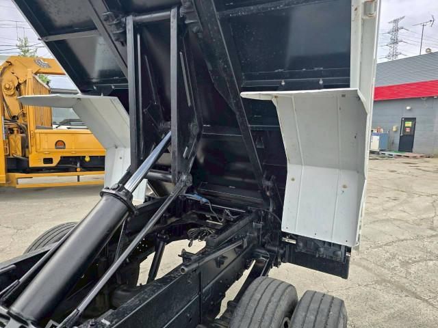 Mazda TITAN 2013-08 7710536-15