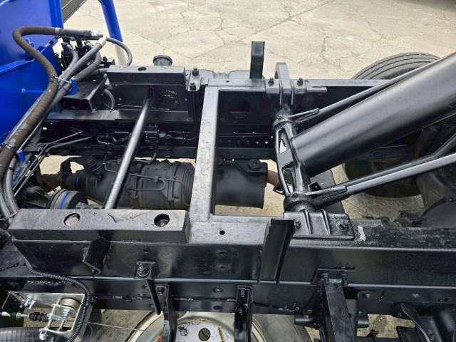 Mazda TITAN 2013-08 7710536-18