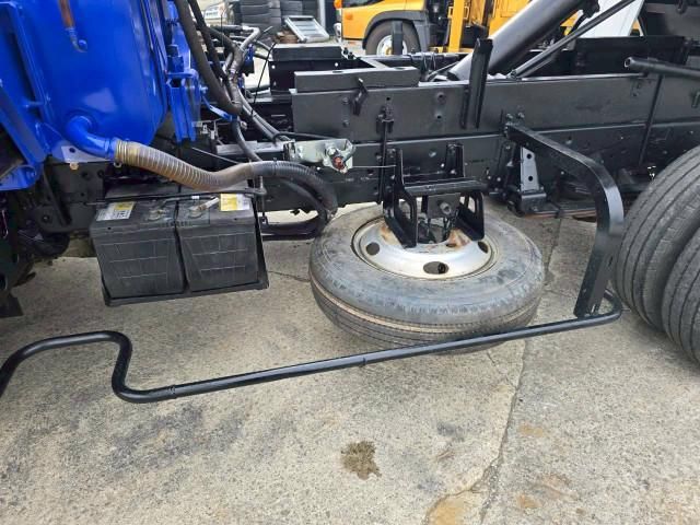 Mazda TITAN 2013-08 7710536-20