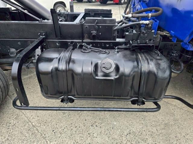 Mazda TITAN 2013-08 7710536-21