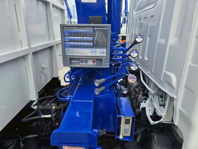 Mazda TITAN 2013-08 7710536-26