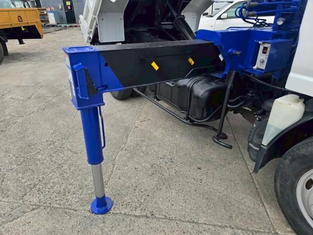 Mazda TITAN 2013-08 7710536-27