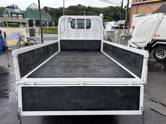 Mazda TITAN 2014-03 7737896-9