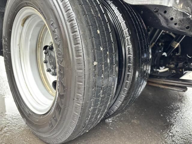 Mazda TITAN 2014-03 7737896-25